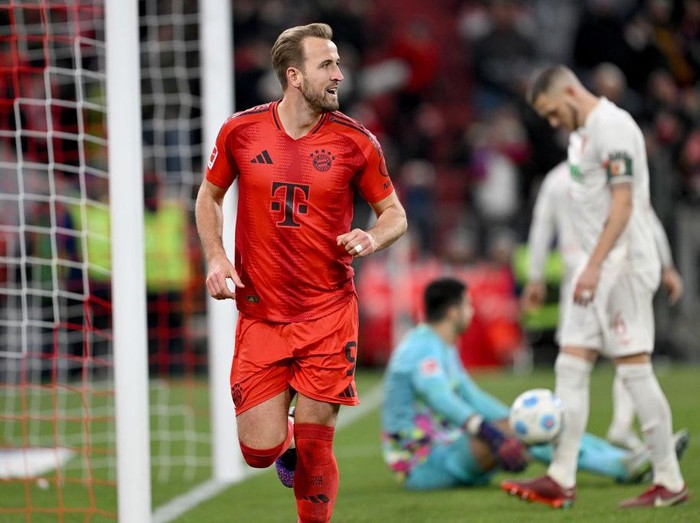 22 November 2024, Bavaria, Munich: Soccer, Bundesliga, Bayern Munich - FC Augsburg, Matchday 11, Allianz Arena. Bayern Munich's Harry Kane (l) celebrates his goal to make it 3-0. The match ended 3-0. IMPORTANT NOTE: In accordance with the regulations of the DFL German Football League and the DFB German Football Association, it is prohibited to use or have used photographs taken in the stadium and/or of the match in the form of sequential images and/or video-like photo series. Photo: Sven Hoppe/dpa (Photo by Sven Hoppe/picture alliance via Getty Images)
