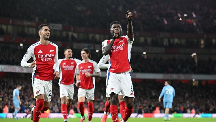 LONDON, ENGLAND - NOVEMBER 23: Thomas Partey of Arsenal celebrates scoring his teams second goal during the Premier League match between Arsenal FC and Nottingham Forest FC at Emirates Stadium on November 23, 2024 in London, England. (Photo by Stuart MacFarlane/Arsenal FC via Getty Images)