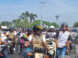 Aep Syaepuloh Tampil Nyentrik di Kampanye Akbar dengan RX King Aep Syaepuloh Tampil Nyentrik di Kampanye Akbar dengan RX King