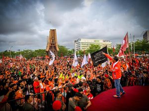 Berdayakan UMKM Lokal, Danny Hadirkan Jajanan Gratis Saat Kampanye Akbar Berdayakan UMKM Lokal, Danny Hadirkan Jajanan Gratis Saat Kampanye Akbar