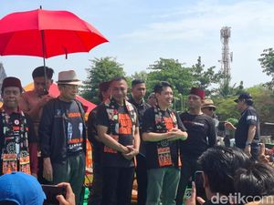 Dharma Soroti Spanduk RK-Suswono dan Pram-Rano di Jalan: Siapa Bayar?