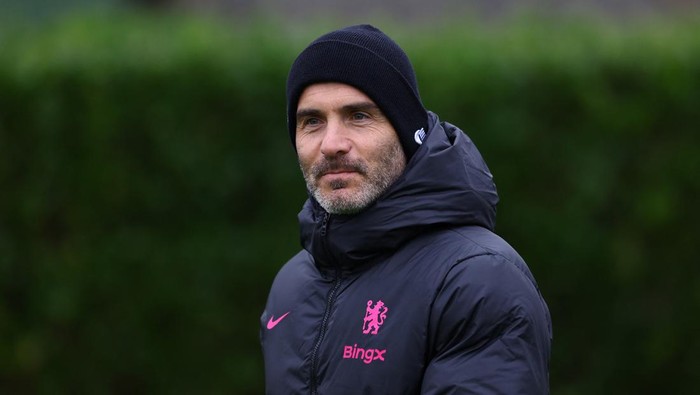 Soccer Football - Europa Conference League - Chelsea Training - Cobham Training Centre, Cobham, Britain - November 6, 2024 Chelsea manager Enzo Maresca during training Action Images via Reuters/Matthew Childs
