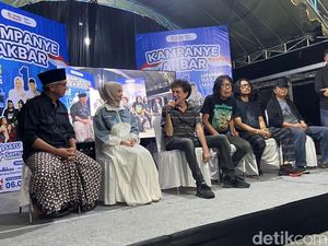 God Bless Titip Kemajuan Musik Rock Kota Kediri ke Vinanda-Gus Qowim God Bless Titip Kemajuan Musik Rock Kota Kediri ke Vinanda-Gus Qowim