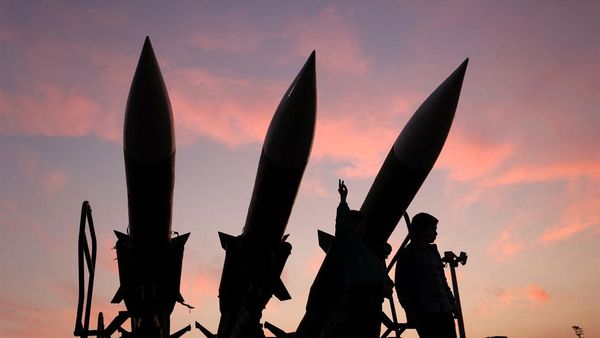 Iran Pamerkan Rudal di Tengah Konflik Timur Tengah