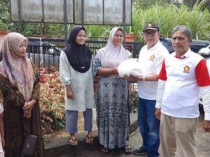 Andre Rosiade Kirim 1.500 Paket Sembako untuk Korban Banjir Sijunjung Andre Rosiade Kirim 1.500 Paket Sembako untuk Korban Banjir Sijunjung