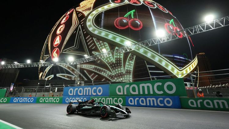 George Russell Sabet Pole F1 Las Vegas, Max Verstappen Kejutkan dengan Posisi Kelima