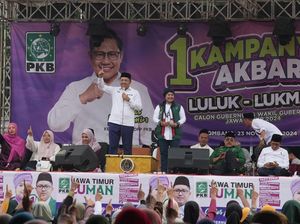 Surat Cinta Luluk untuk Masyarakat Jatim Saat Kampanye Akbar Surat Cinta Luluk untuk Masyarakat Jatim Saat Kampanye Akbar