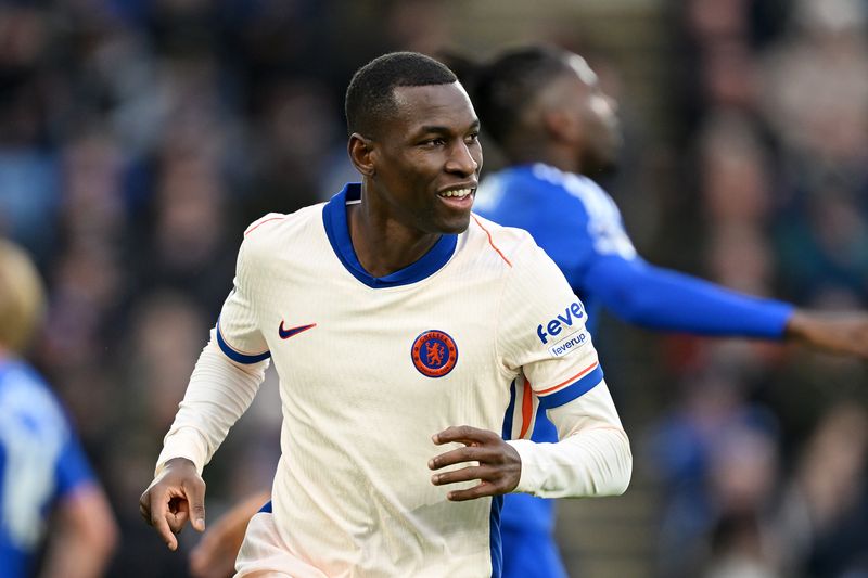  Nicolas Jackson of Chelsea celebrates scoring his team's first goal during the Premier League match between Leicester City FC and Chelsea FC at The King Power Stadium on November 23, 2024 in Leicester, England. (Photo by Michael Regan/Getty Images)