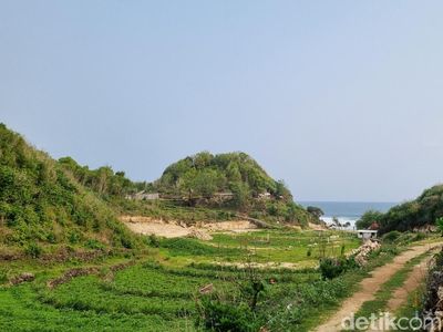 Potret Pantai Sanglen Gunungkidul yang Akses Masuknya Ditutup
