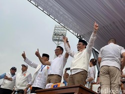 RK-Suswono Tiba di Kampanye Akbar, Disambut Antusias Pendukung