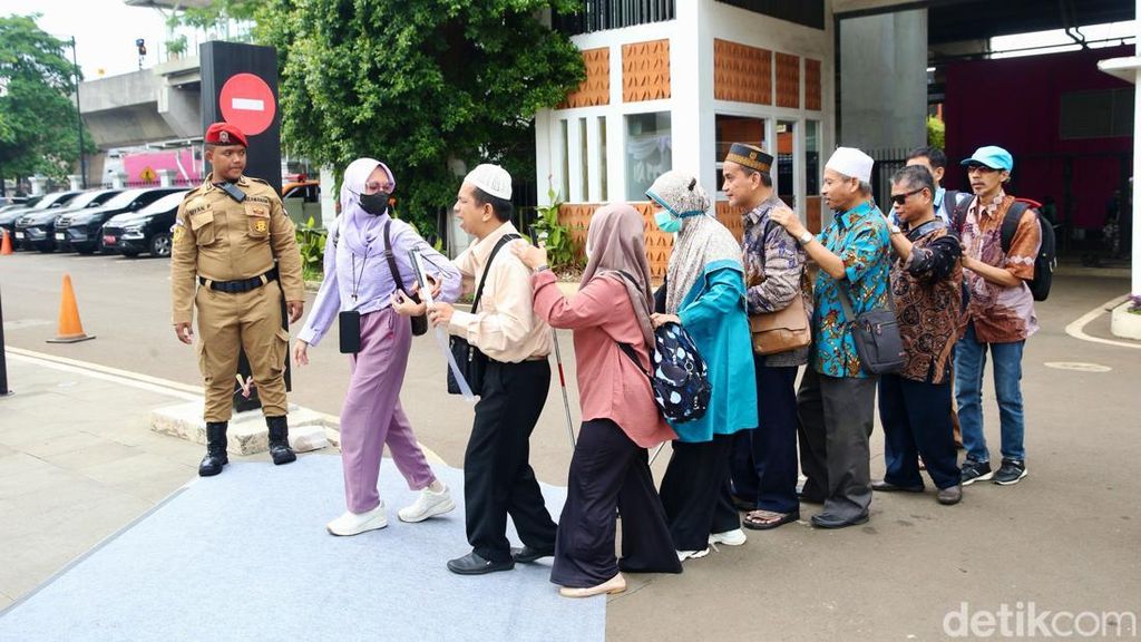 Penyandang Disabilitas Antusias Hadiri Sosialisasi Pilgub Jakarta Penyandang Disabilitas Antusias Hadiri Sosialisasi Pilgub Jakarta