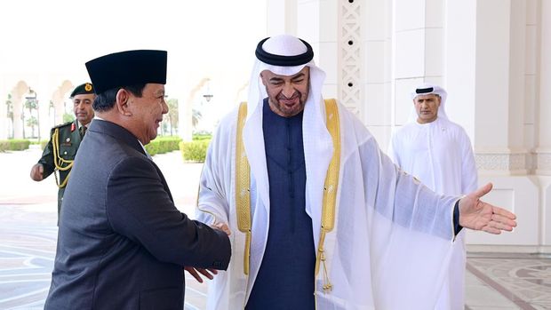 Prabowo disambut upacara kenegaraan saat tiba di Istana Qasr Al Watn, Abu Dhabi.