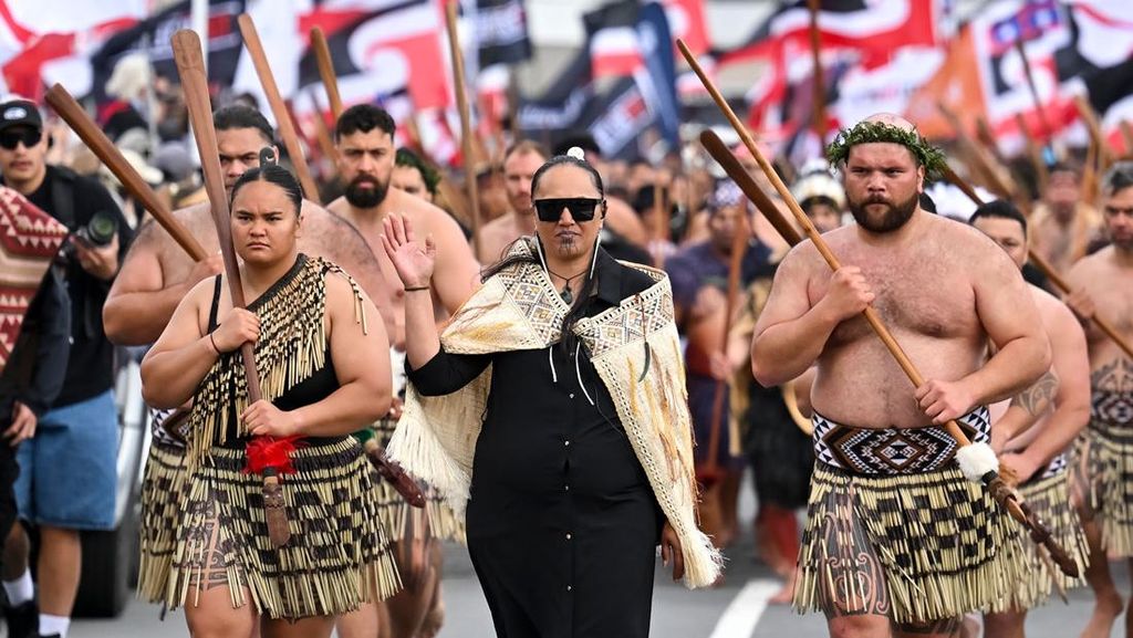 Ribuan Suku Maori Serbu Parlemen Tolak Perubahan RUU Ribuan Suku Maori Serbu Parlemen Tolak Perubahan RUU