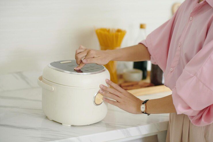Rice cooker/Foto: Freepik.com/dragonimages