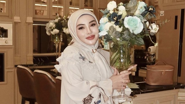 Berita Viral Selebriti dari InsertLive : Terpopuler: Skincare Shella Saukia Masuk Daftar Hitam BPOM vs Alasan Ashanty Tutup Toko Kue