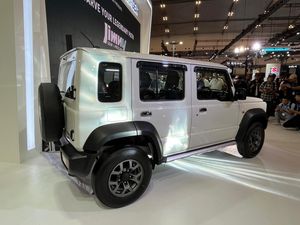 Pembeli Suzuki Jimny 5 Pintu White Rhino Edition Diistimewakan, Tak Perlu Inden Pembeli Suzuki Jimny 5 Pintu White Rhino Edition Diistimewakan, Tak Perlu Inden