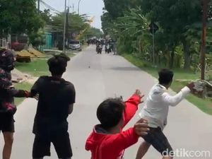 Aksi Lempar Batu Antaremaja Terjadi di Bojonegoro Usai Bubaran Kampanye Aksi Lempar Batu Antaremaja Terjadi di Bojonegoro Usai Bubaran Kampanye