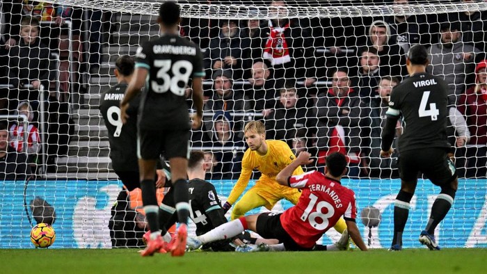 SOUTHAMPTON, ENGLAND - NOVEMBER 24: (THE SUN OUT, THE SUN ON SUNDAY OUT) Mateus Fernandes of Southampton scoring the second goal making the score 2-1 during the Premier League match between Southampton FC and Liverpool FC at St Marys Stadium on November 24, 2024 in Southampton, England. (Photo by Andrew Powell/Liverpool FC via Getty Images)
