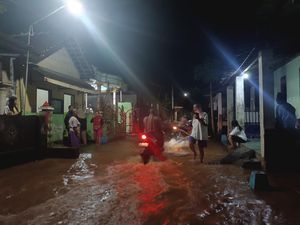 2 Desa di Kediri Terendam Banjir Usai Diguyur Hujan Deras 2 Jam 2 Desa di Kediri Terendam Banjir Usai Diguyur Hujan Deras 2 Jam
