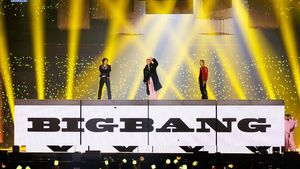 7 Gaya Personel BIGBANG Guncang Panggung MAMA Awards 2024, Obati Kangen Fans