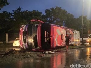 Bus Terguling di Lingkar Selatan Sukabumi, 10 Penumpang Terluka