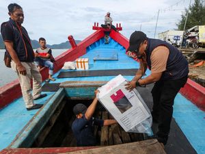 Melihat Distribusi Logistik Pilkada 2024 ke Pulau Terluar