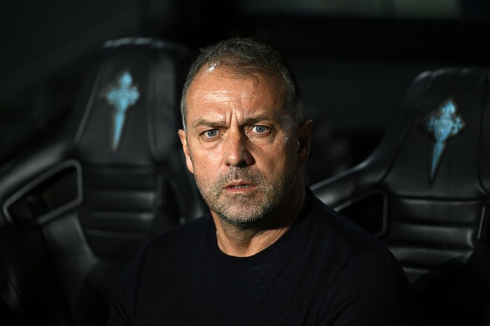 VIGO, SPAIN - NOVEMBER 23: Hansi Flick, Head Coach of FC Barcelona, looks on prior to the LaLiga match between RC Celta de Vigo and FC Barcelona at Estadio Balaidos on November 23, 2024 in Vigo, Spain. (Photo by Octavio Passos/Getty Images)