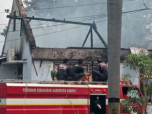 Kantor Camat Woja Dompu Terbakar, Pelayanan Masyarakat Dipindahkan Kantor Camat Woja Dompu Terbakar, Pelayanan Masyarakat Dipindahkan