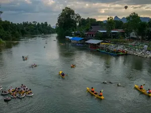 Vang Vieng, Laos: Kota Liar Tempat 6 Turis Asing Tewas Vang Vieng, Laos: Kota Liar Tempat 6 Turis Asing Tewas