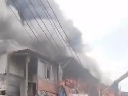 Kebakaran Terjadi di Jatinegara Jaktim, 16 Mobil Damkar Dikerahkan