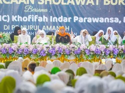 Ngalap Berkah Selawatan di Ponpes Bangkalan, Khofifah Ajak Warga Tak Golput