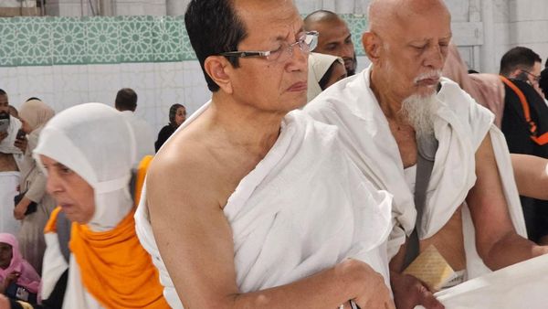 Kunjungan Kerja ke Saudi, Menag Sempatkan Ibadah Umrah