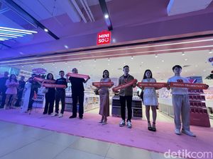 Amanda Manopo Meriahkan Pembukaan Gerai Miniso Pink di Transmart Cilandak Amanda Manopo Meriahkan Pembukaan Gerai Miniso Pink di Transmart Cilandak