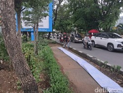Masa Tenang Pilkada, KPU Sulsel Mulai Copot APK di Jalan Protokol Makassar