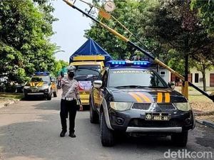 Pendistribusian Logistik Pilkada ke 27 Kecamatan Lamongan Dikawal Ketat Pendistribusian Logistik Pilkada ke 27 Kecamatan Lamongan Dikawal Ketat