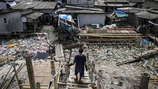 Potret Lautan Sampah di Kampung Dadap