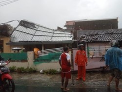 Puluhan Rumah di Solo Rusak Imbas Angin Kencang, 2 Orang Terluka