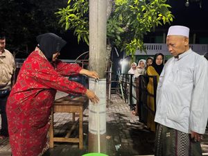 Sambut dengan Hangat, Warga Konang Tak Lupa dengan Sumur Bor Bantuan Risma Sambut dengan Hangat, Warga Konang Tak Lupa dengan Sumur Bor Bantuan Risma
