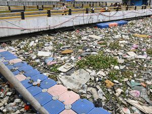 Sampah Menumpuk di Kali Dadap Tangerang Sampah Menumpuk di Kali Dadap Tangerang
