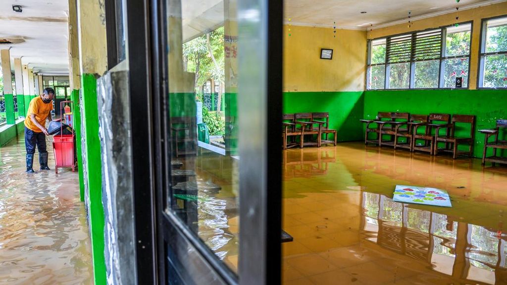 Potret SMPN 1 Bojongsoang Terendam Banjir Luapan Sungai Citarum Potret SMPN 1 Bojongsoang Terendam Banjir Luapan Sungai Citarum