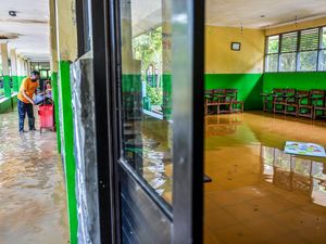 Potret SMPN 1 Bojongsoang Terendam Banjir Luapan Sungai Citarum