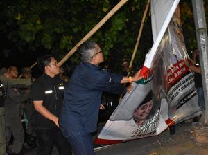 APK di Surabaya Mulai Dicopot Saat Masa Tenang, Target Tuntas Hari Ini APK di Surabaya Mulai Dicopot Saat Masa Tenang, Target Tuntas Hari Ini