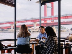 Ciri-ciri Bahasa Palembang Lengkap dengan Contohnya, Simak Lor!