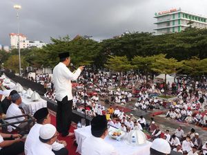 Danny Salat Subuh Berjemaah di Losari Makassar, Ajak ASN-Warga Jaga Demokrasi Danny Salat Subuh Berjemaah di Losari Makassar, Ajak ASN-Warga Jaga Demokrasi