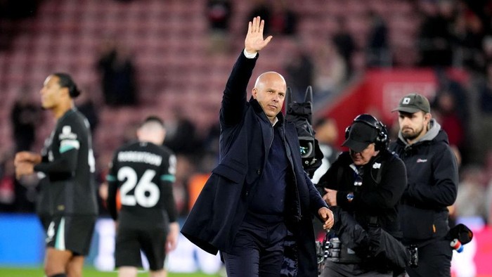 Liverpool manager Arne Slot applauds the fans at the end of the match during the Premier League match at St Marys Stadium, Southampton. Picture date: Sunday November 24, 2024. (Photo by Adam Davy/PA Images via Getty Images)