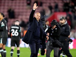 Slot Tak Ingin Liverpool Terlena dengan Posisi Puncak