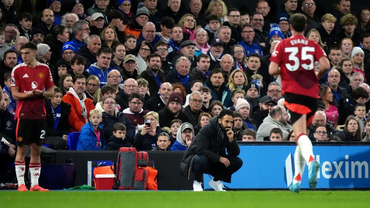 Ruben Amorim meraih hasil imbang dalam laga perdana di Man United. (Foto: PA Images via Getty Images/Bradley Collyer - PA Images)