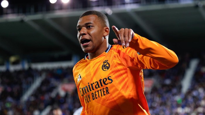 LEGANES, SPAIN - NOVEMBER 24: Kylian Mbappe of Real Madrid protests during the Spanish League, LaLiga EA Sports, football match played between CD Leganes and Real Madrid CF at Butarque stadium on November 24, 2024, in Leganes, Madrid, Spain. (Photo By Dennis Agyeman/Europa Press via Getty Images)