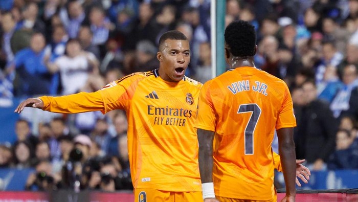 LEGANES, SPAIN - NOVEMBER 24: Kylian Mbappé player of Real Madrid celebrates with his teammate Vinicius Junior after scoring a goal during the La Liga match between CD Leganés and Real Madrid CF at Estadio Municipal de Butarque on November 24, 2024 in Leganes, Spain. (Photo by Victor Carretero/Real Madrid via Getty Images)