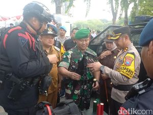 Kapolres Sampang Pimpin Apel Skala Besar Pengamanan Pilkada 2024 Kapolres Sampang Pimpin Apel Skala Besar Pengamanan Pilkada 2024